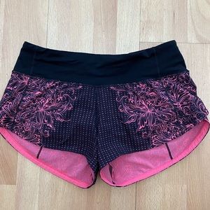 Lululemon Speed Up Low-Rise Lined Short 2.5", Size 2
